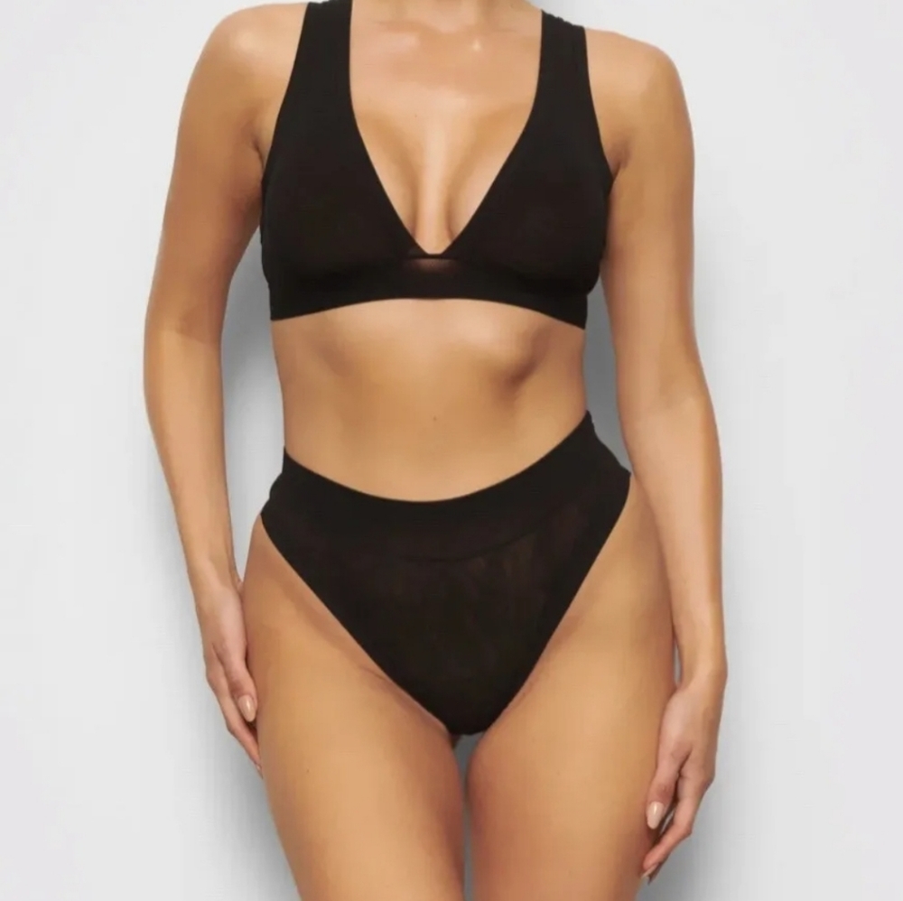 NWT- Skims Summer Mesh Thong/ Color Onyx/ Size 2X (PN-THG-1635)